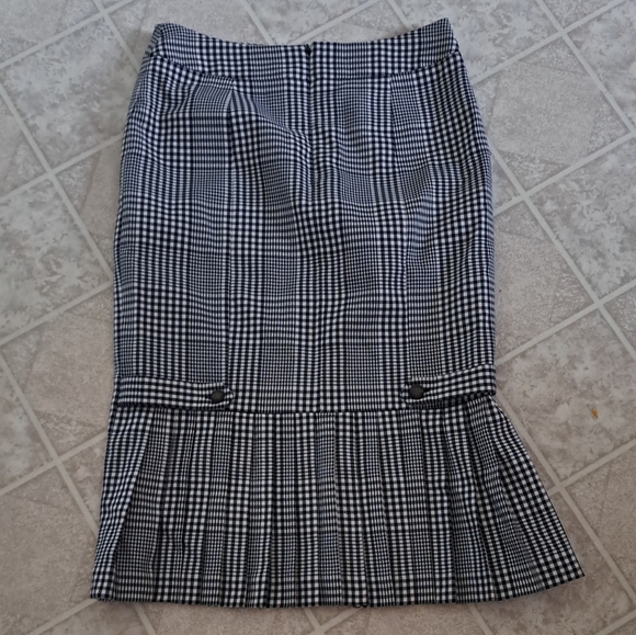 Houndstooth Women's Skirt - Picture 2 of 3